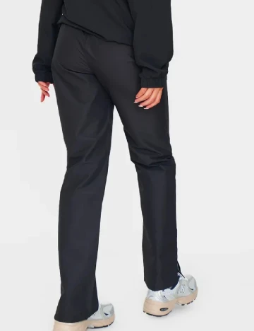 Pantaloni PRETTYLITTLETHING, negru