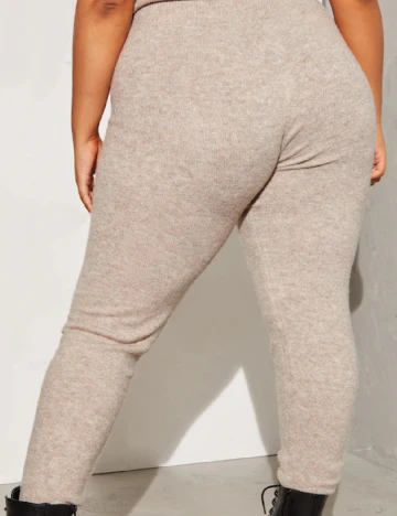 Pantaloni PRETTYLITTLETHING, crem Crem