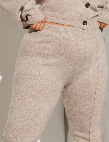 Pantaloni PRETTYLITTLETHING, crem Crem
