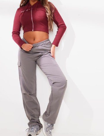 
						Pantaloni PRETTYLITTLETHING, gri