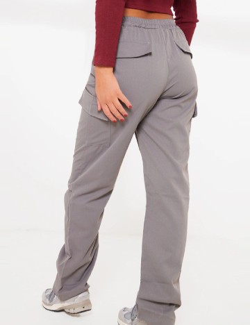 Pantaloni PRETTYLITTLETHING, gri