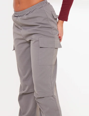 Pantaloni PRETTYLITTLETHING, gri