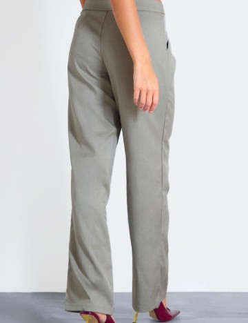 Pantaloni PRETTYLITTLETHING, gri