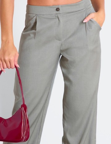 Pantaloni PRETTYLITTLETHING, gri