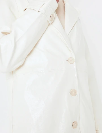Palton PRETTYLITTLETHING, alb