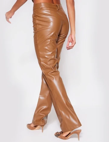 Pantaloni PRETTYLITTLETHING, maro Maro