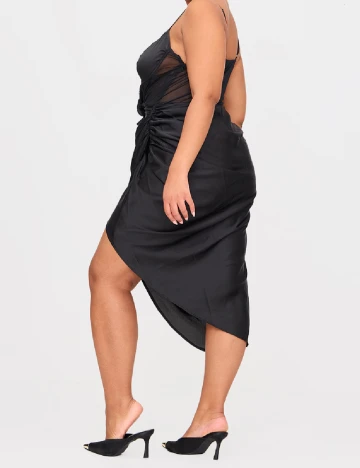 Rochie medie PRETTYLITTLETHING Plus Size, negru