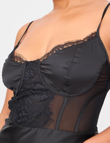 Rochie medie PRETTYLITTLETHING Plus Size, negru