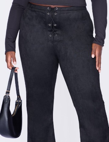 Pantaloni PRETTYLITTLETHING Plus Size, negru