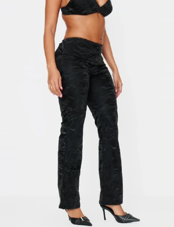 Pantaloni PRETTYLITTLETHING, negru