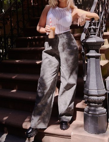 
						Pantaloni PRETTYLITTLETHING, gri