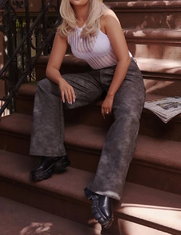 Pantaloni PRETTYLITTLETHING, gri