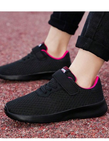 
						Adidasi SHEIN, negru