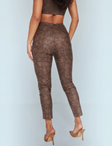Pantaloni PRETTYLITTLETHING, maro