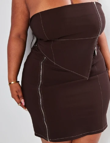 Rochie scurta PRETTYLITTLETHING Plus Size, maro