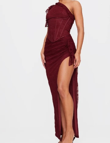 Rochie lunga PRETTYLITTLETHING, visiniu