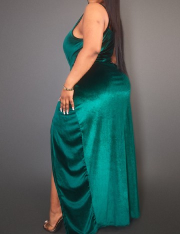 Rochie lunga PRETTYLITTLETHING Plus Size, verde