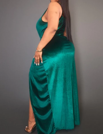 Rochie lunga PRETTYLITTLETHING Plus Size, verde
