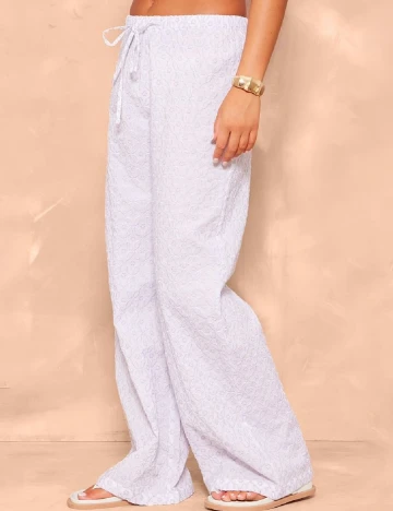 Pantaloni PRETTYLITTLETHING, lila