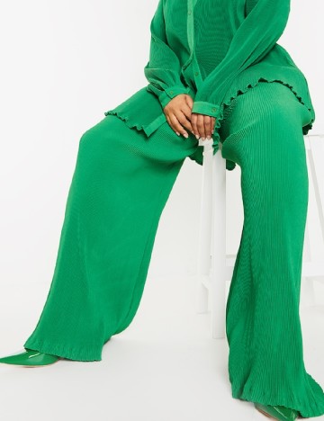 
						Pantaloni PRETTYLITTLETHING Plus Size, verde