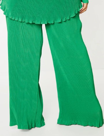 Pantaloni PRETTYLITTLETHING Plus Size, verde