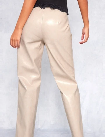 Pantaloni PRETTYLITTLETHING, crem Crem