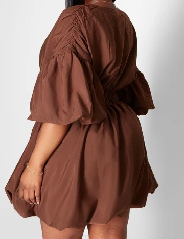 Rochie scurta PRETTYLITTLETHING Plus Size, maro