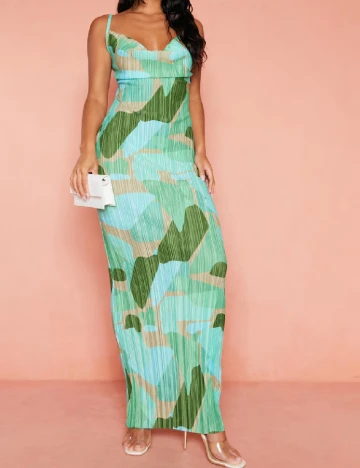 Rochie lunga PRETTYLITTLETHING, verde