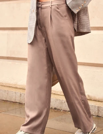 Pantaloni PRETTYLITTLETHING, maro