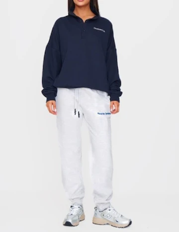 Pantaloni PRETTYLITTLETHING, gri deschis Gri