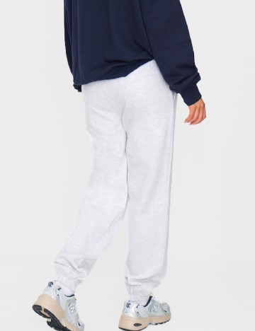 Pantaloni PRETTYLITTLETHING, gri deschis