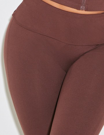 Colanti PRETTYLITTLETHING, maro