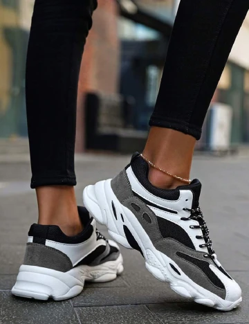 Adidasi SHEIN, mix culori