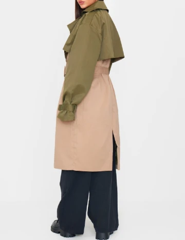 Trench PRETTYLITTLETHING, verde/crem