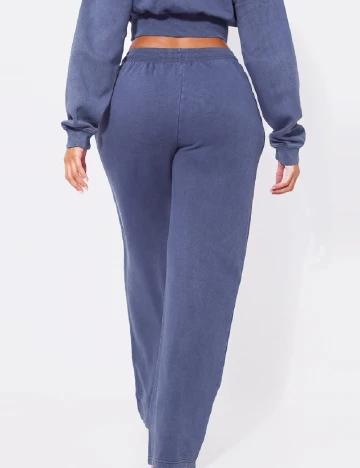 Pantaloni PRETTYLITTLETHING, albastru Albastru
