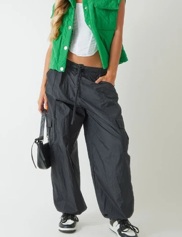 Pantaloni PRETTYLITTLETHING, negru