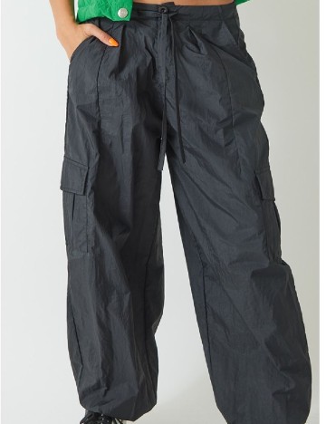 Pantaloni PRETTYLITTLETHING, negru