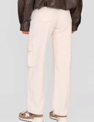 Pantaloni PRETTYLITTLETHING, crem Crem
