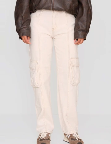 Pantaloni PRETTYLITTLETHING, crem Crem