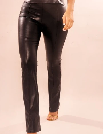 Pantaloni PRETTYLITTLETHING, negru Negru