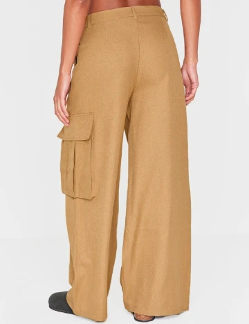 Pantaloni PRETTYLITTLETHING, maro