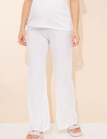 Pantaloni PRETTYLITTLETHING Maternity, alb
