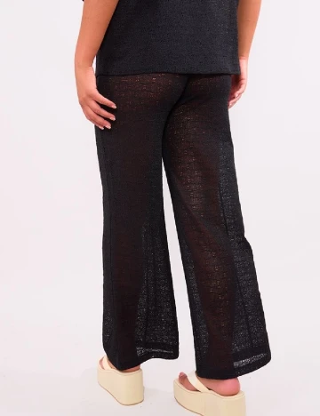 Pantaloni PRETTYLITTLETHING, negru