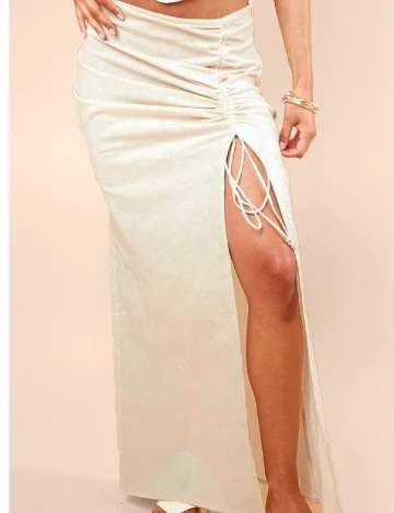 Fusta PRETTYLITTLETHING, crem