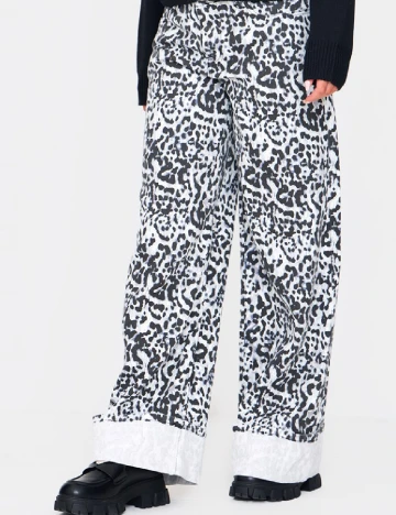 Blugi PrettyLittleThing, animal print