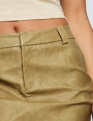 Fusta PRETTYLITTLETHING, verde