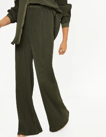 Pantaloni PRETTYLITTLETHING Maternity, verde