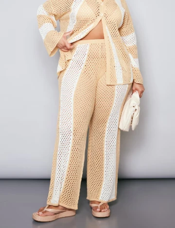 Pantaloni PRETTYLITTLETHING Plus Size, crem
