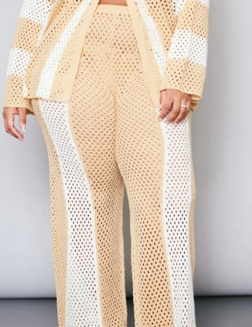 Pantaloni PRETTYLITTLETHING Plus Size, crem