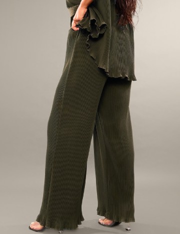 Pantaloni PRETTYLITTLETHING, verde